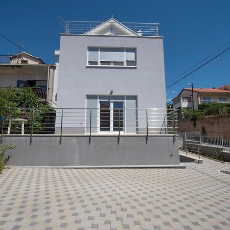 Sunny Attic Apartment With Balcony & Modern City Apartment With Outdoor Area, No Balcony Trogir Kültér fotó