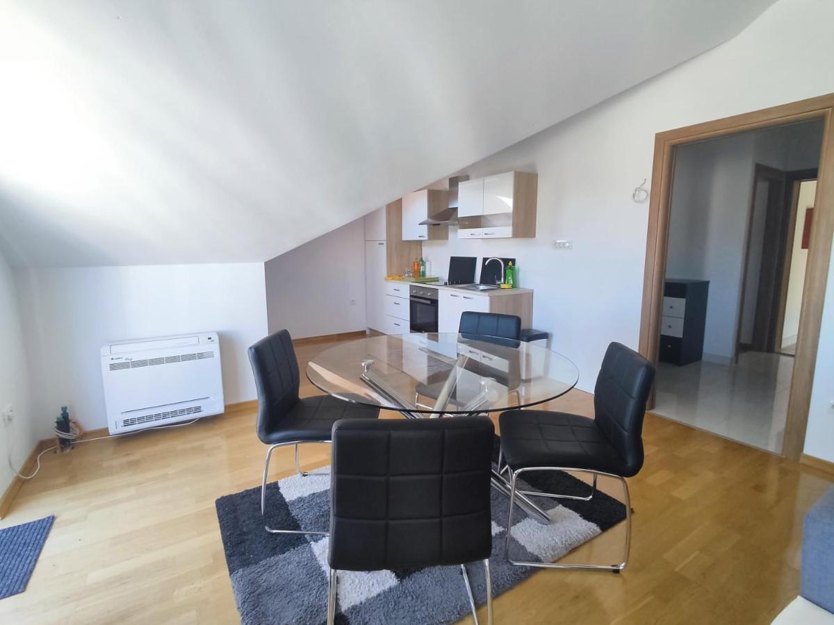 Sunny Attic Apartment With Balcony & Modern City Apartment With Outdoor Area, No Balcony Trogir Kültér fotó