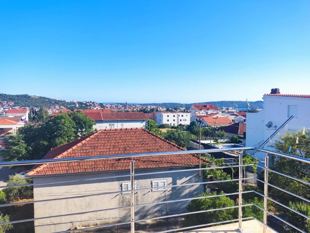 Sunny Attic Apartment With Balcony & Modern City Apartment With Outdoor Area, No Balcony Trogir Kültér fotó