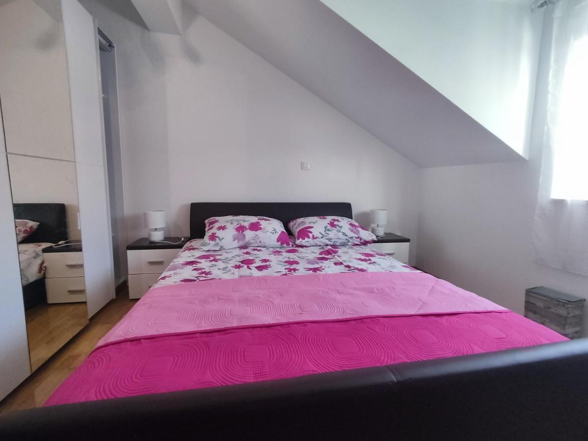 Sunny Attic Apartment With Balcony & Modern City Apartment With Outdoor Area, No Balcony Trogir Kültér fotó