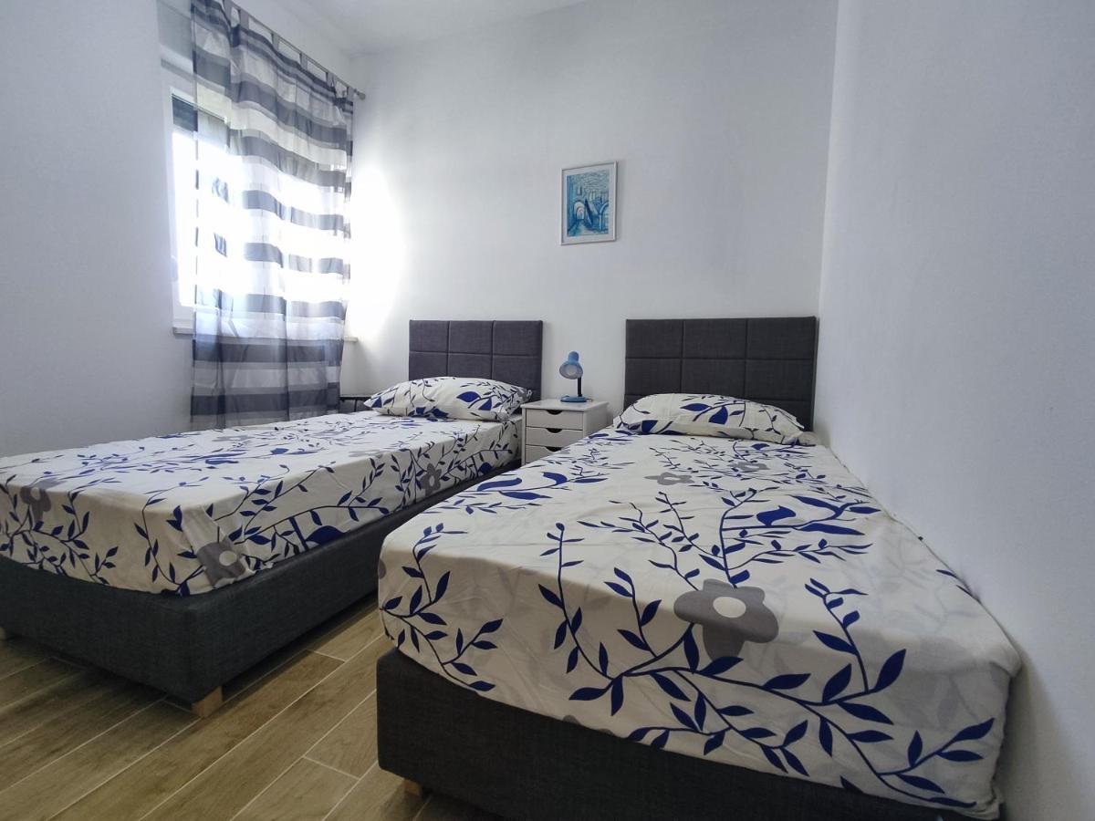 Sunny Attic Apartment With Balcony & Modern City Apartment With Outdoor Area, No Balcony Trogir Kültér fotó