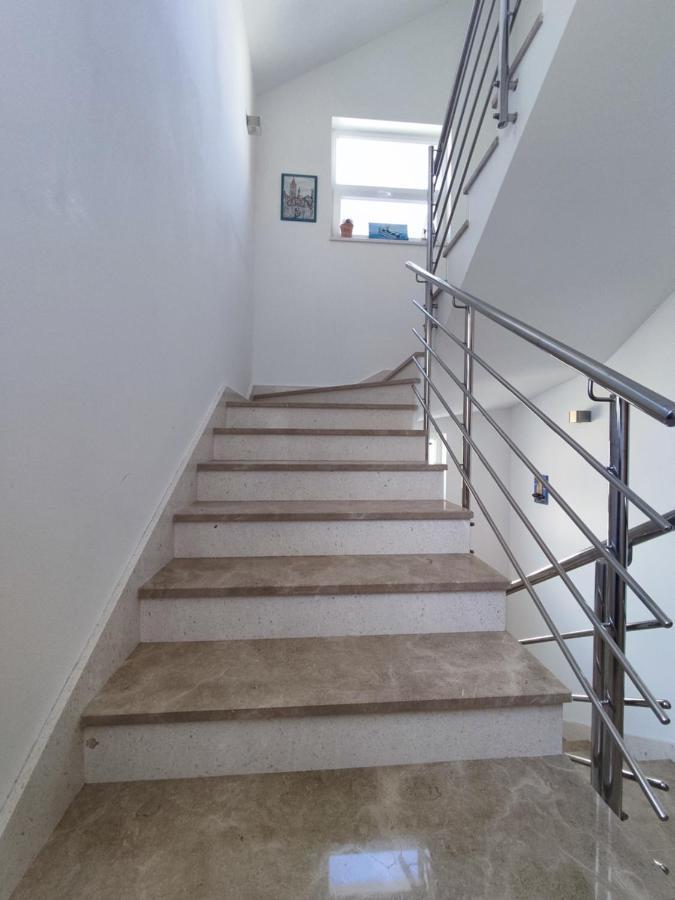 Sunny Attic Apartment With Balcony & Modern City Apartment With Outdoor Area, No Balcony Trogir Kültér fotó