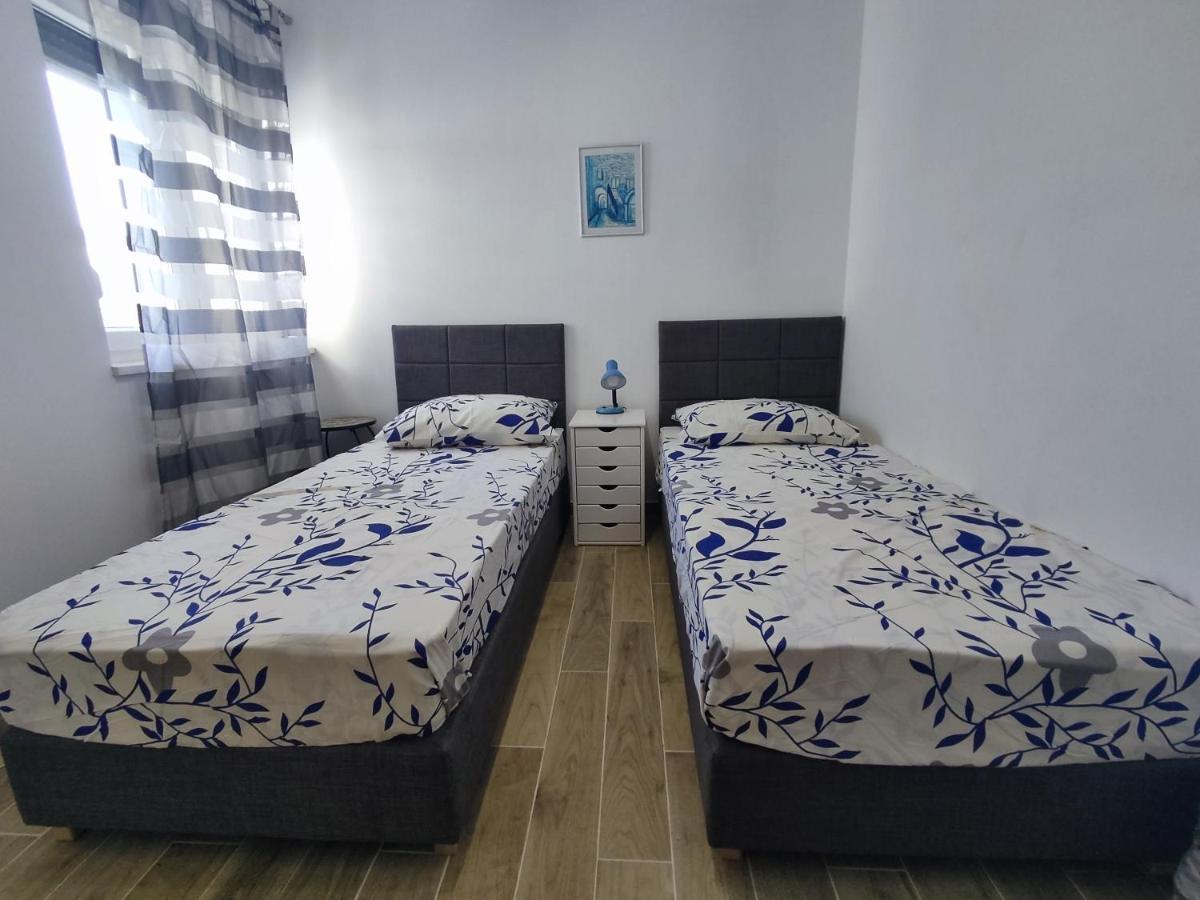 Sunny Attic Apartment With Balcony & Modern City Apartment With Outdoor Area, No Balcony Trogir Kültér fotó