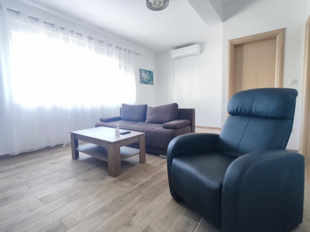 Sunny Attic Apartment With Balcony & Modern City Apartment With Outdoor Area, No Balcony Trogir Kültér fotó