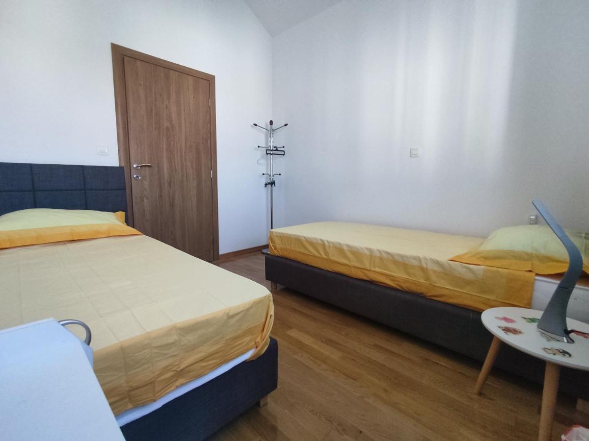 Sunny Attic Apartment With Balcony & Modern City Apartment With Outdoor Area, No Balcony Trogir Kültér fotó