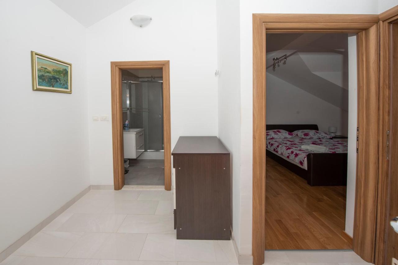 Sunny Attic Apartment With Balcony & Modern City Apartment With Outdoor Area, No Balcony Trogir Kültér fotó