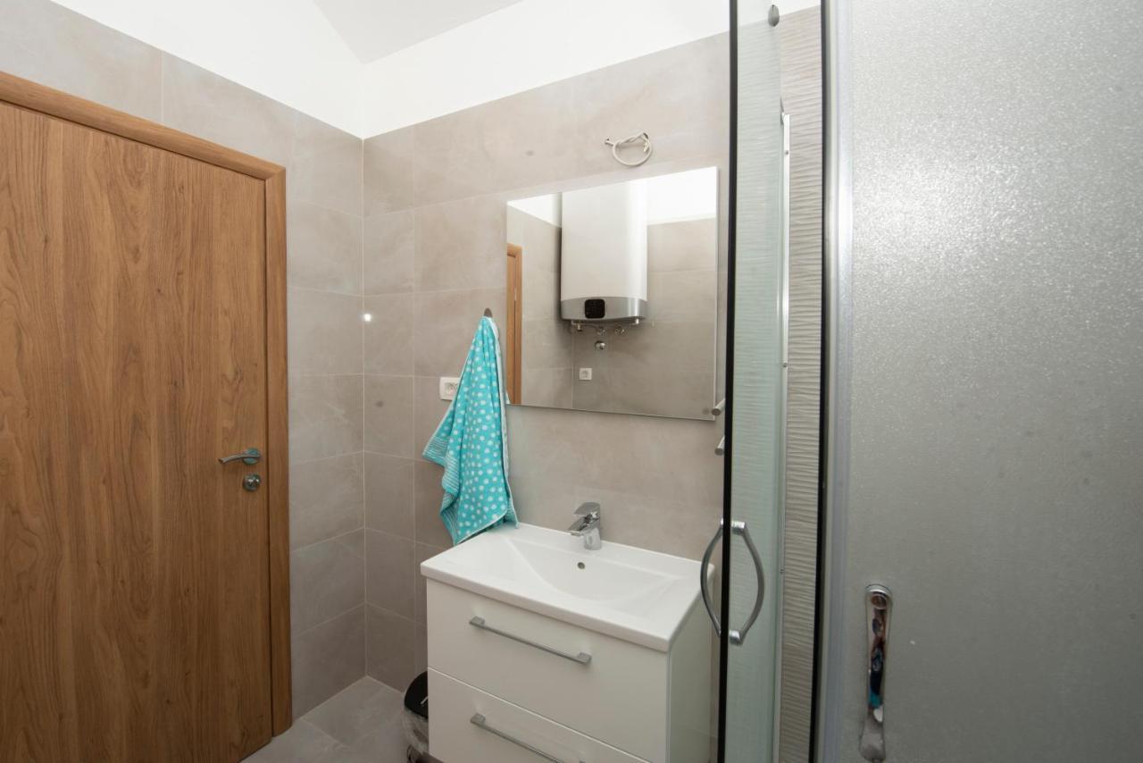 Sunny Attic Apartment With Balcony & Modern City Apartment With Outdoor Area, No Balcony Trogir Kültér fotó