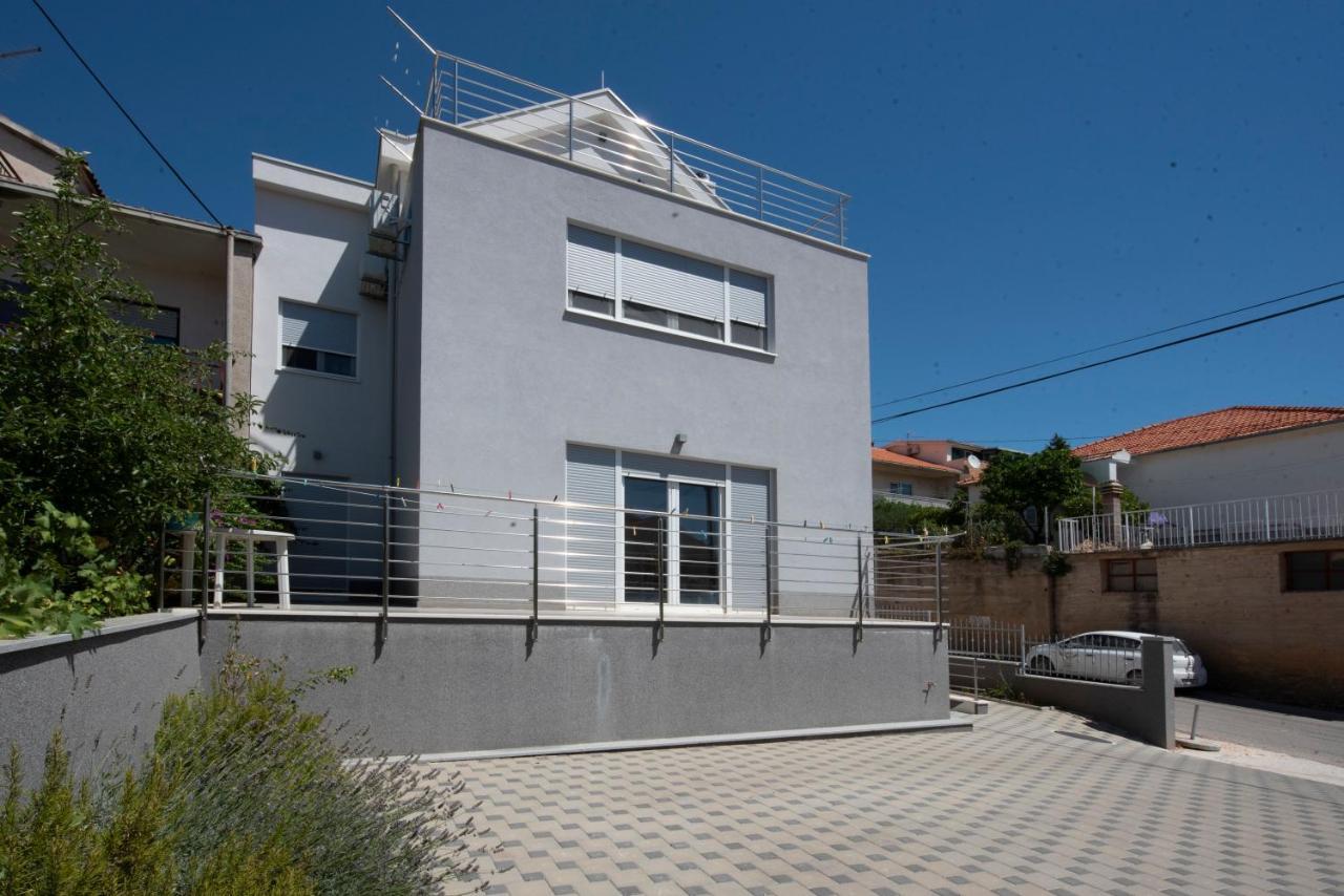 Sunny Attic Apartment With Balcony & Modern City Apartment With Outdoor Area, No Balcony Trogir Kültér fotó