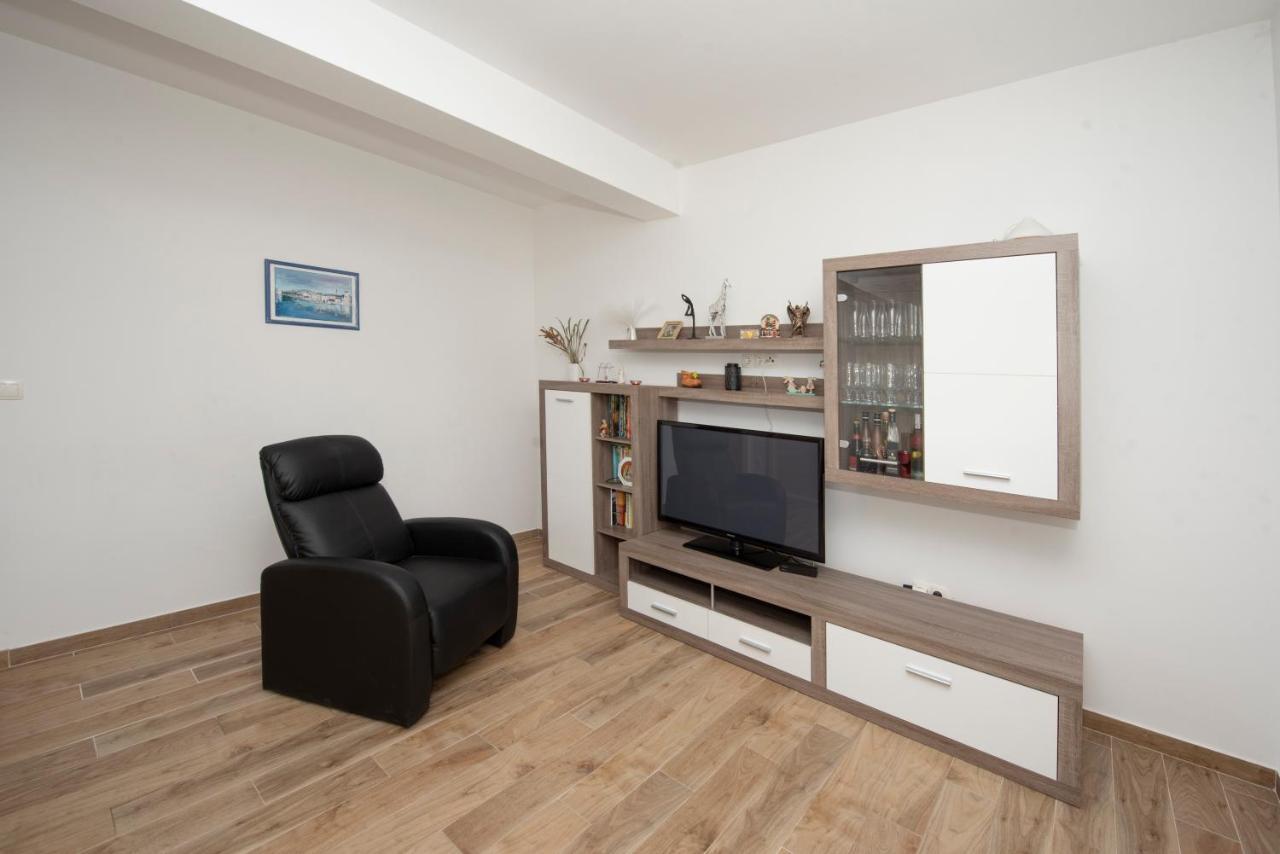 Sunny Attic Apartment With Balcony & Modern City Apartment With Outdoor Area, No Balcony Trogir Kültér fotó