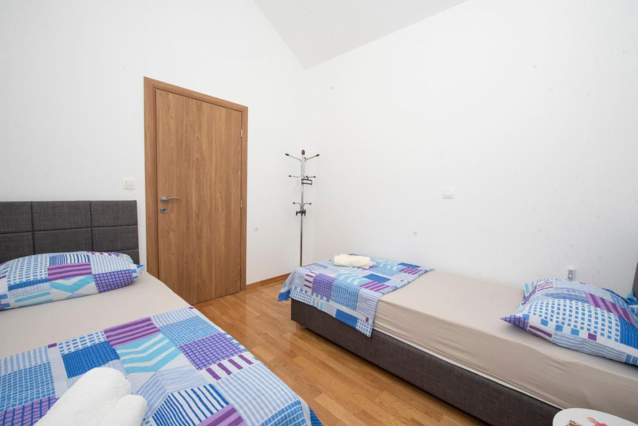 Sunny Attic Apartment With Balcony & Modern City Apartment With Outdoor Area, No Balcony Trogir Kültér fotó