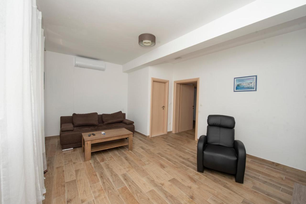 Sunny Attic Apartment With Balcony & Modern City Apartment With Outdoor Area, No Balcony Trogir Kültér fotó