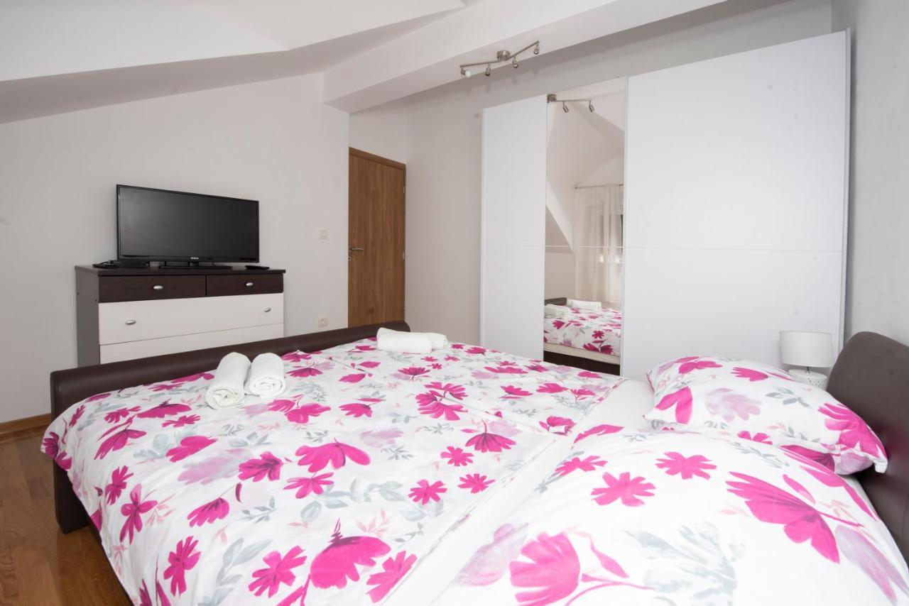 Sunny Attic Apartment With Balcony & Modern City Apartment With Outdoor Area, No Balcony Trogir Kültér fotó