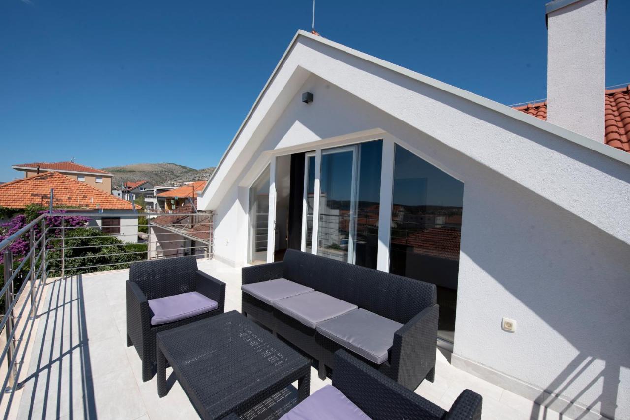 Sunny Attic Apartment With Balcony & Modern City Apartment With Outdoor Area, No Balcony Trogir Kültér fotó