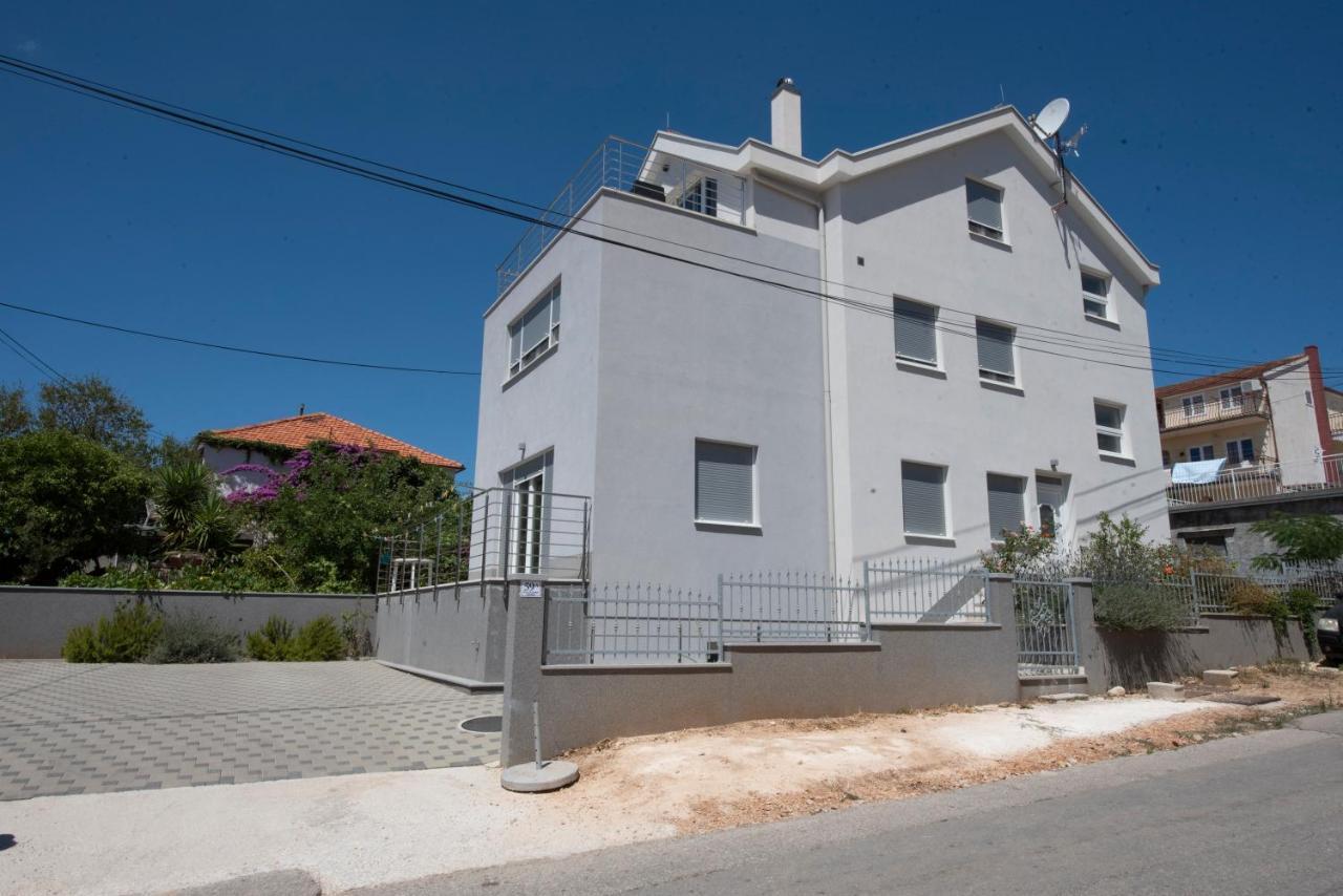 Sunny Attic Apartment With Balcony & Modern City Apartment With Outdoor Area, No Balcony Trogir Kültér fotó