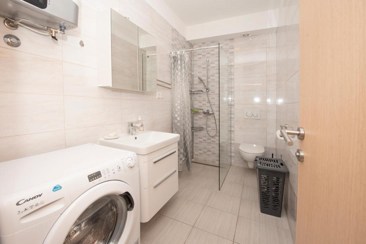 Sunny Attic Apartment With Balcony & Modern City Apartment With Outdoor Area, No Balcony Trogir Kültér fotó