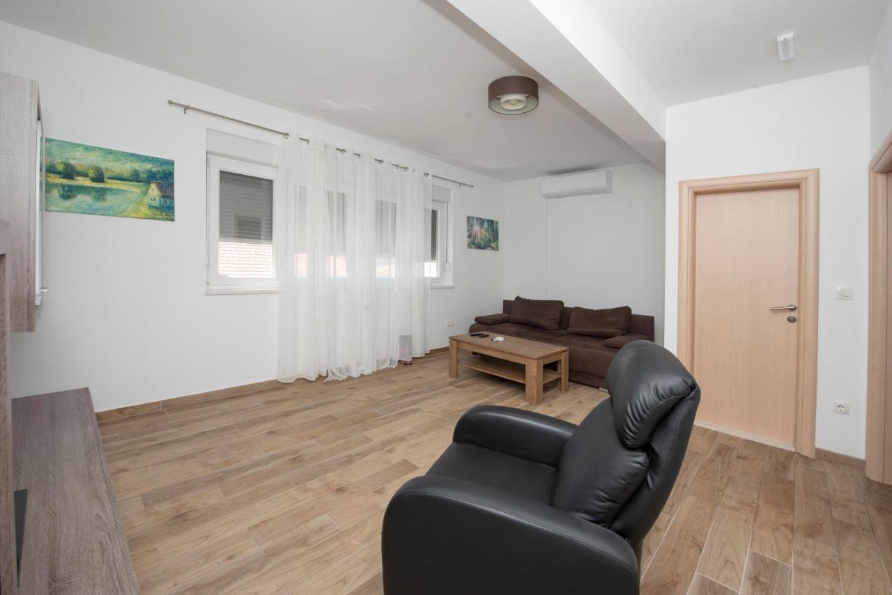 Sunny Attic Apartment With Balcony & Modern City Apartment With Outdoor Area, No Balcony Trogir Kültér fotó