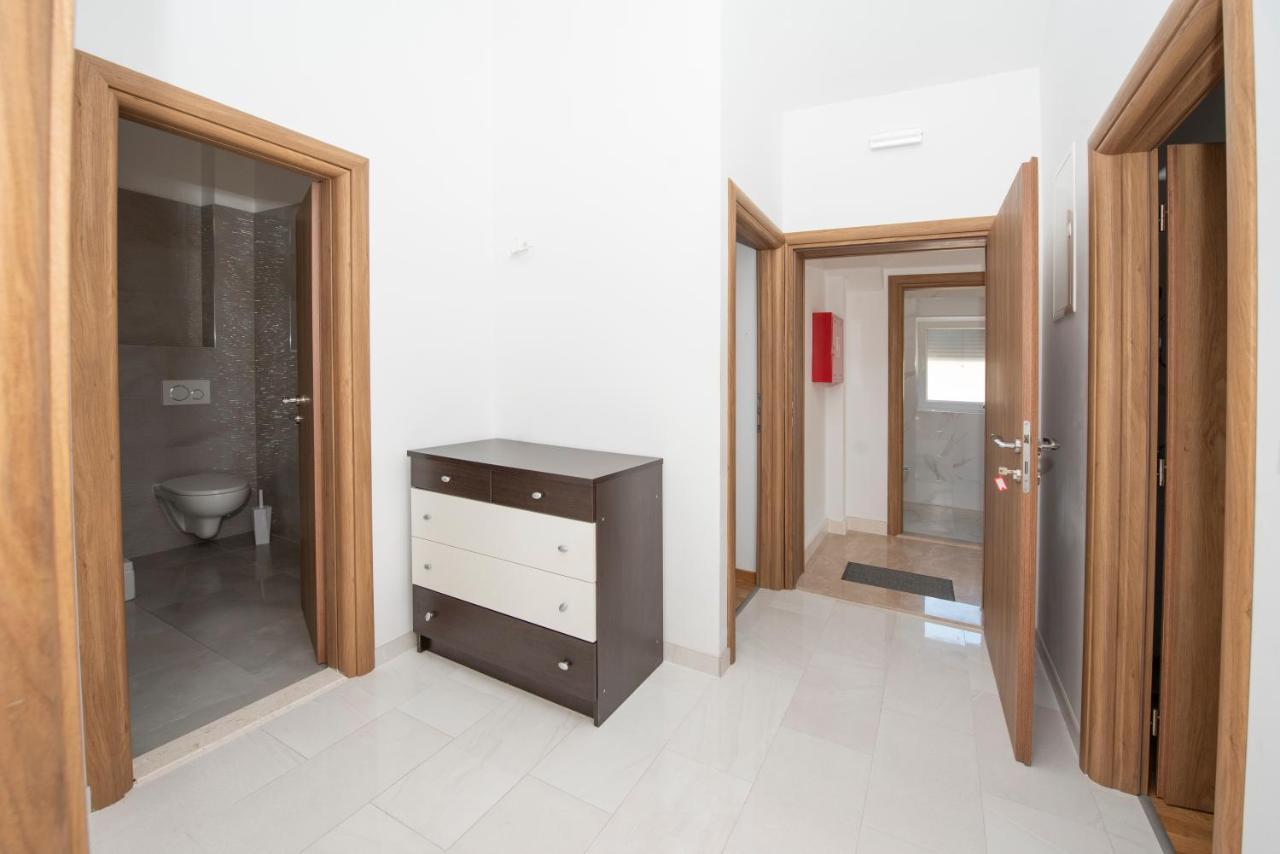 Sunny Attic Apartment With Balcony & Modern City Apartment With Outdoor Area, No Balcony Trogir Kültér fotó