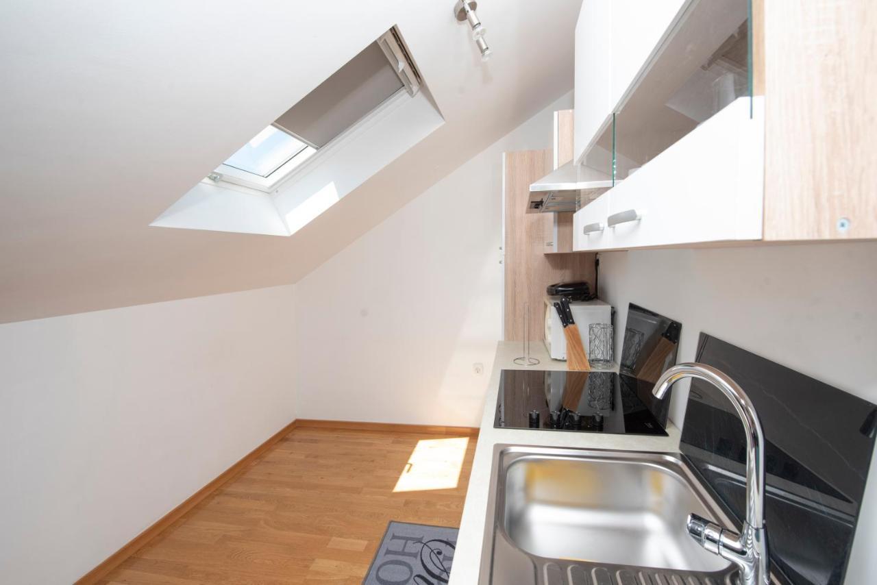 Sunny Attic Apartment With Balcony & Modern City Apartment With Outdoor Area, No Balcony Trogir Kültér fotó