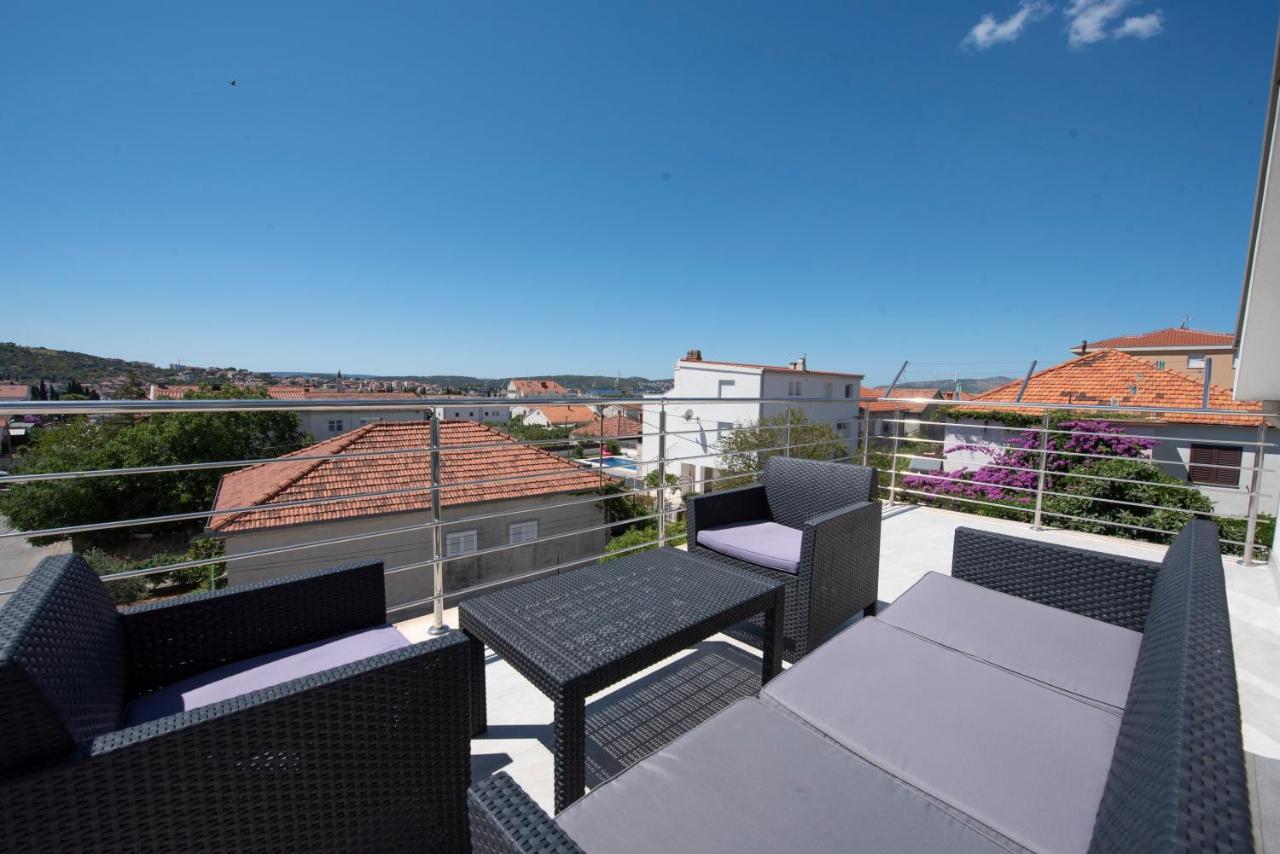 Sunny Attic Apartment With Balcony & Modern City Apartment With Outdoor Area, No Balcony Trogir Kültér fotó