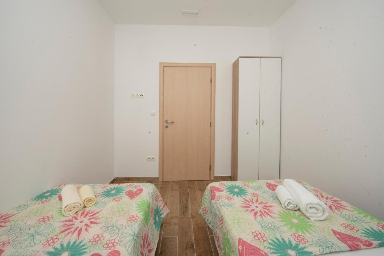 Sunny Attic Apartment With Balcony & Modern City Apartment With Outdoor Area, No Balcony Trogir Kültér fotó