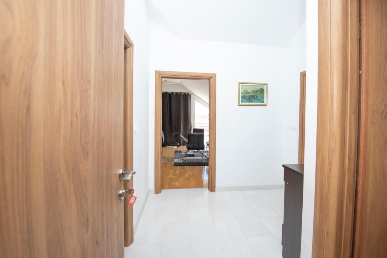 Sunny Attic Apartment With Balcony & Modern City Apartment With Outdoor Area, No Balcony Trogir Kültér fotó