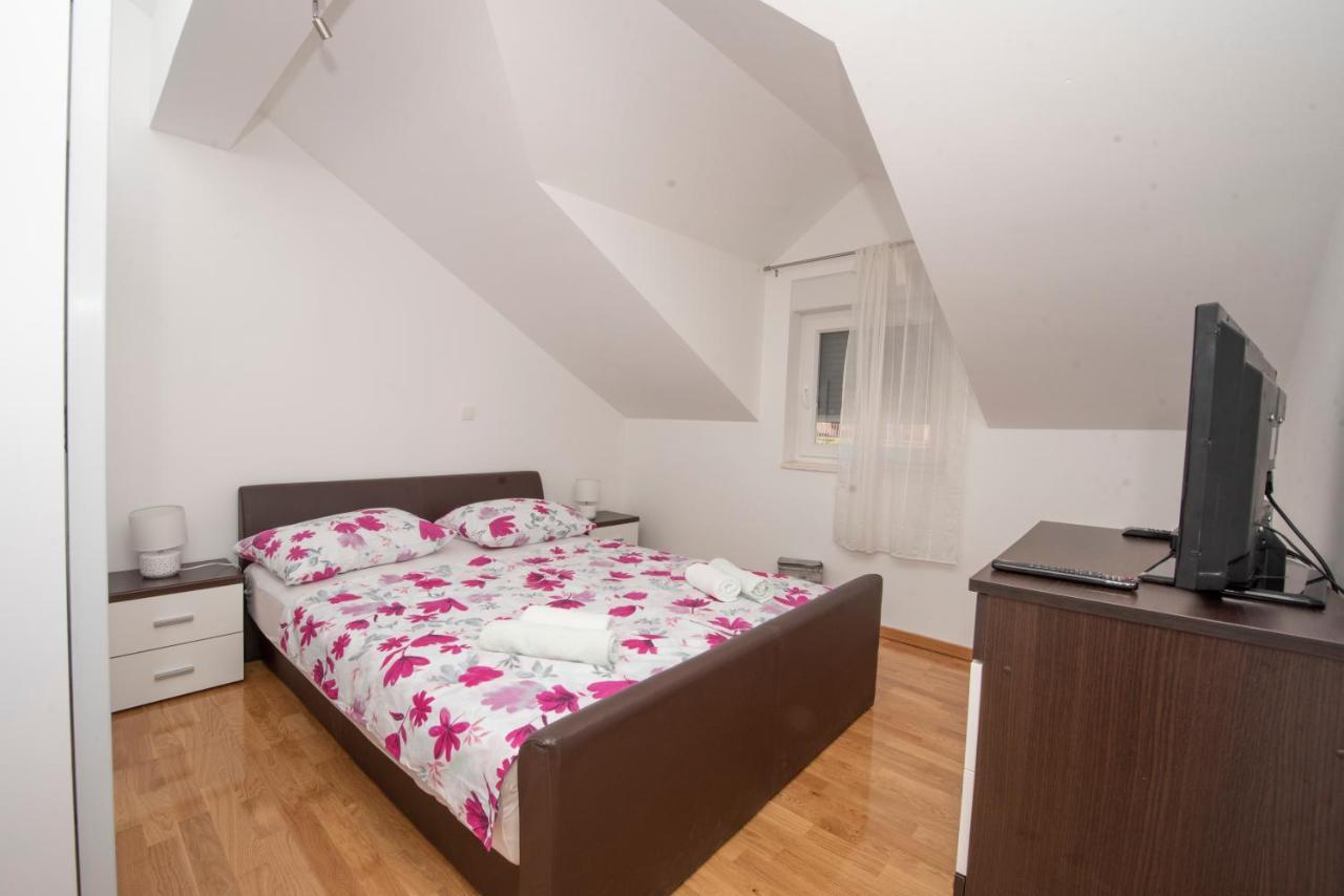 Sunny Attic Apartment With Balcony & Modern City Apartment With Outdoor Area, No Balcony Trogir Kültér fotó